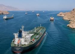 Sehari Setelah Perjanjian Damai AS-Iran 12 Juta Barel Minyak Lintasi Selat Hormuz