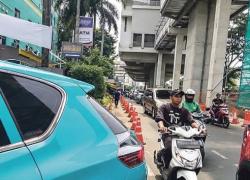 Stasiun LRT & KRL Manggarai Belum Terintegrasi Pindah Moda Transportasi Melewati Trotoar Sempit