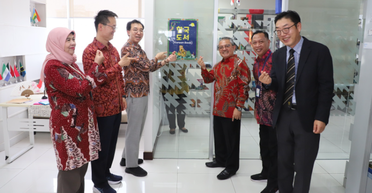 150 Buku Korea Perkaya Koleksi Window of Korea di Perpustakaan Nasional? — INDONESIA — ERYU PROJECT