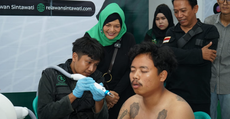 Aksi Relawan Sintawati Hapus Tato Gratis Di Kota Jakarta