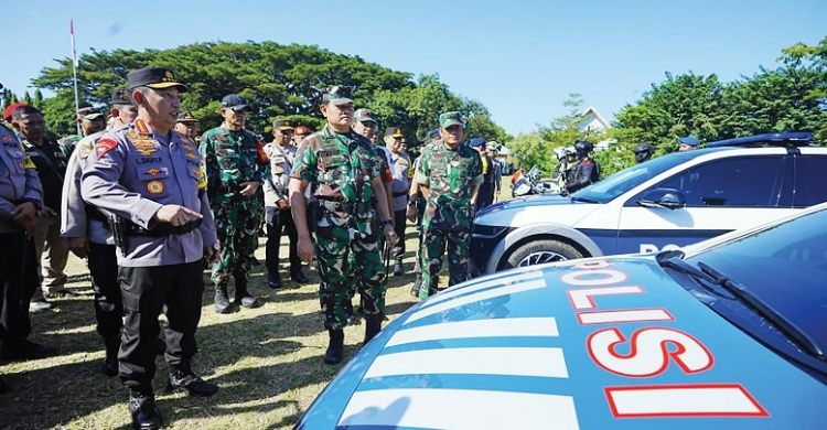 Apel Gelar Pasukan Bersama Kapolri Dan Panglima TNI Dan Polri Solid ...