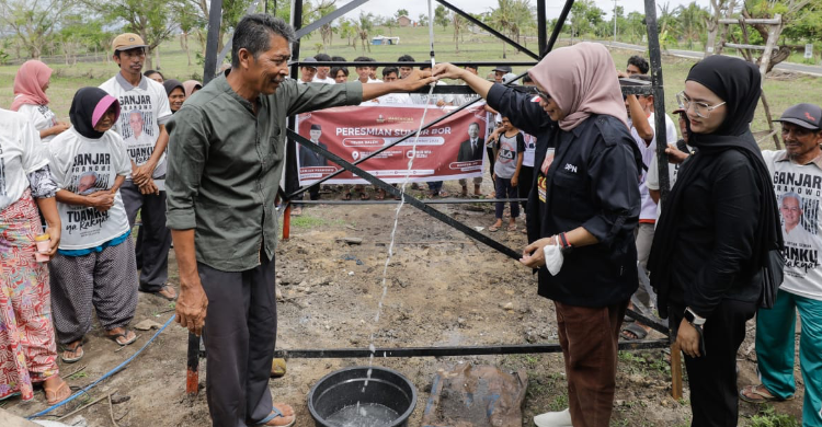 Relawan Ganjar-Mahfud Gerak Cepat Bantu Rakyat Resmikan Sumur Bor