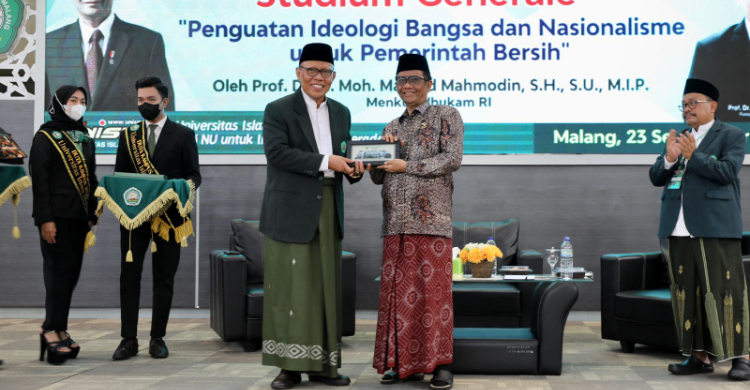 Bebas Korupsi Dan Tak Punya Beban Rektor Unisma Ngarep Mahfud MD Ubah ...