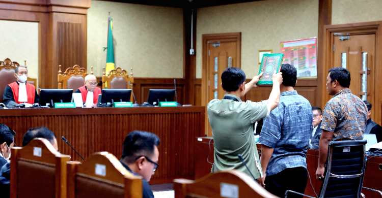 Kusnadi Sebut Harun Masiku Serahkan Uang Untuk Donny Tri dan Saeful Bahri