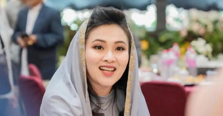 Lezbiyenlar sikishadi va opadilar