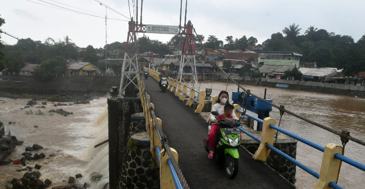 Diguyur Hujan Lebat, 45 RT Di Jakarta Terendam Banjir