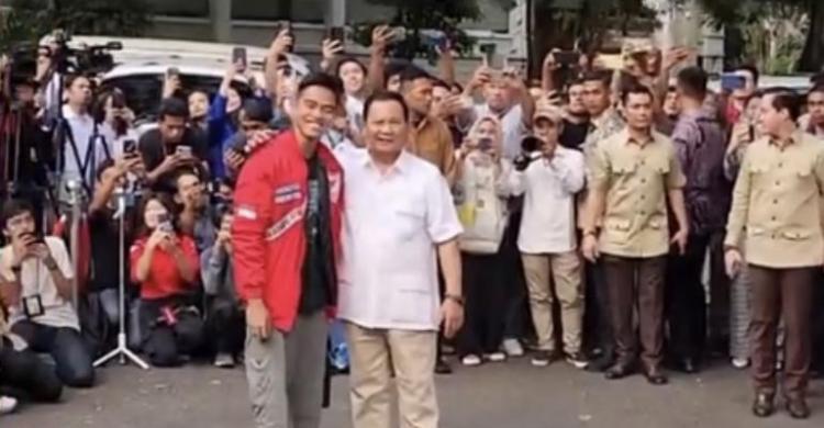 Prabowo Jamu Kaesang Dengan Marching Band, Yuk Intip Gambar Di Kaos Bos PSI