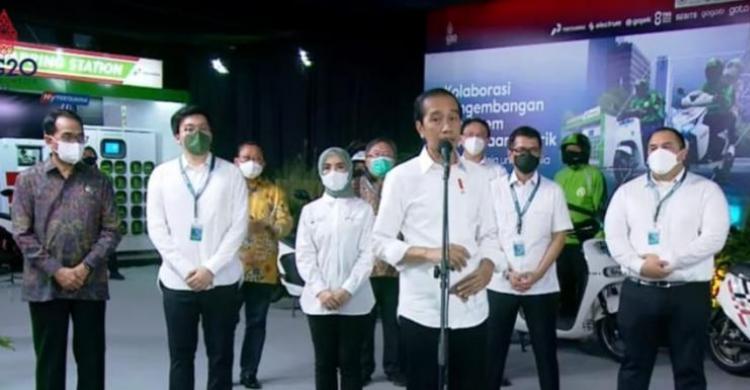 Ekosistem Kendaraan Listrik Diluncurkan Jokowi Puji Keberanian Pertamina Cs