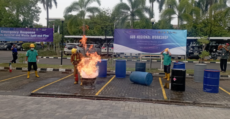 Gelar Simulasi Kebakaran Limbah B3 PT. EJIP Amankan Kawasan Industi Bekasi