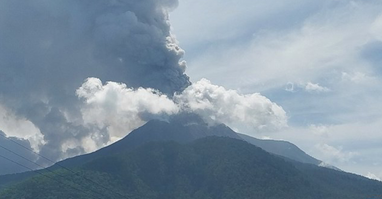 Gunung Lewotobi Laki-Laki Batuk Lagi, Hindari Radius 4 Km Dari Pusat Erupsi