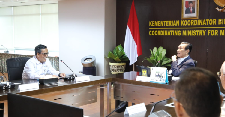 Menteri Koordinator Bidang Kemaritiman dan Investasi, Luhut B. Pandjaitan saat memimpin Rapat Koordinasi Pembayaran Rafaksi Minyak Goreng (25-03-2024). Foto Dok. Kemaritiman
