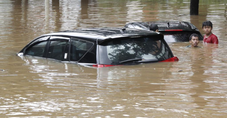 Hujan Lebat Disertai Petir Bakal Guyur Jakarta