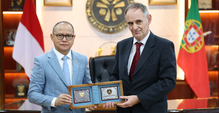 Sumber: https://rm.id/files/konten/berita/indonesia-bidik-perluasan-peluang-kerja-pekerja-migran-indonesia-di-portugal_331712.jpg