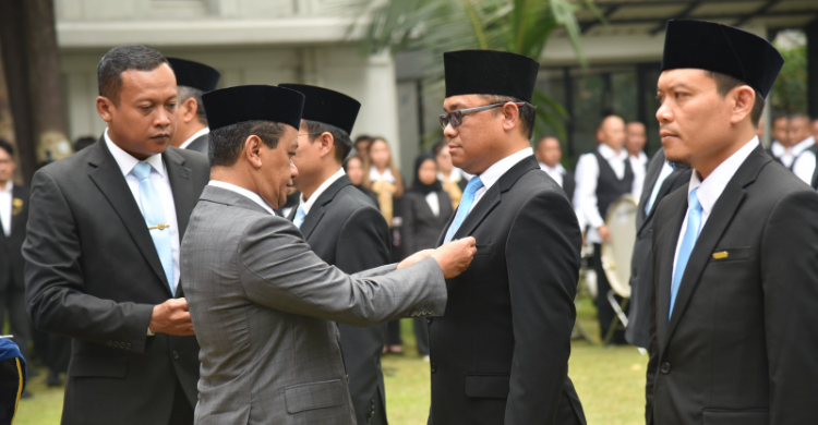 Inovasi ACCU & Bioferdom Antar GM Zona 13 Pertamina Raih Satyalancana ...