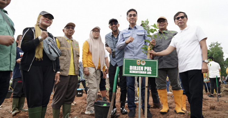 Jaga Lingkungan Klhk Gelar Penanaman Pohon Serentak Di Kalsel