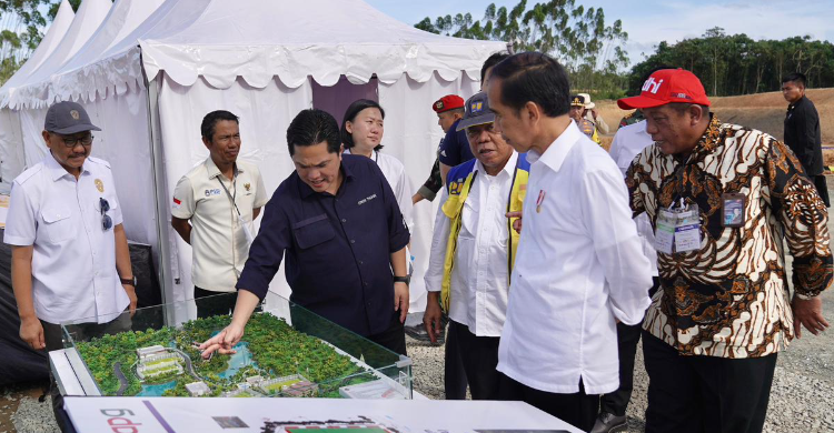 Jokowi Jempolin Progres Pembangunan Training Center PSSI Di IKN