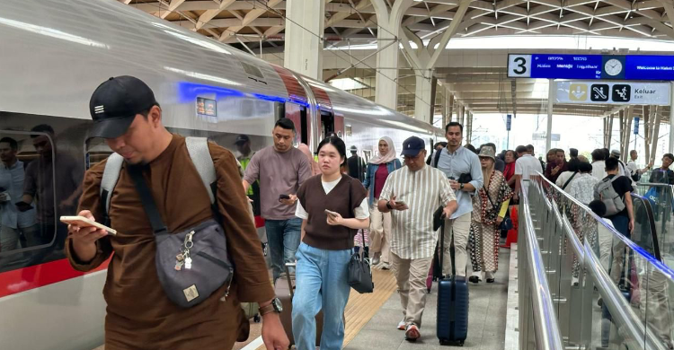 Penumpang kereta Whoosh. (Foto: Ist)