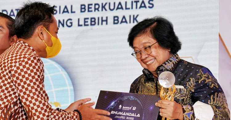 KLHK Raih Medali Emas Dari BIG Di Ajang Bhumandala Award 2022