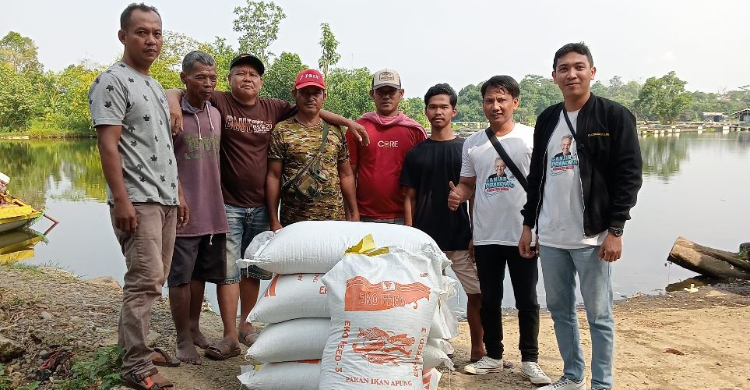 Knp Dukung Ganjar Beri Bantuan Pakan Ikan Untuk Nelayan Tambak Di Karawang