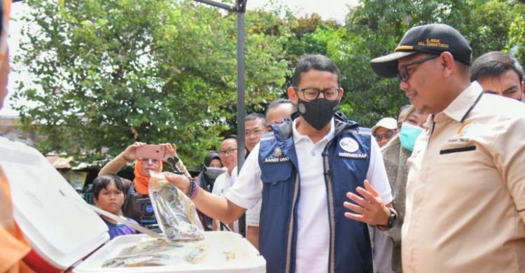 Luncurkan Budidaya Lele Di Rusun Tanah Tinggi Sandiaga Kita Gerakkan Ekonominya 