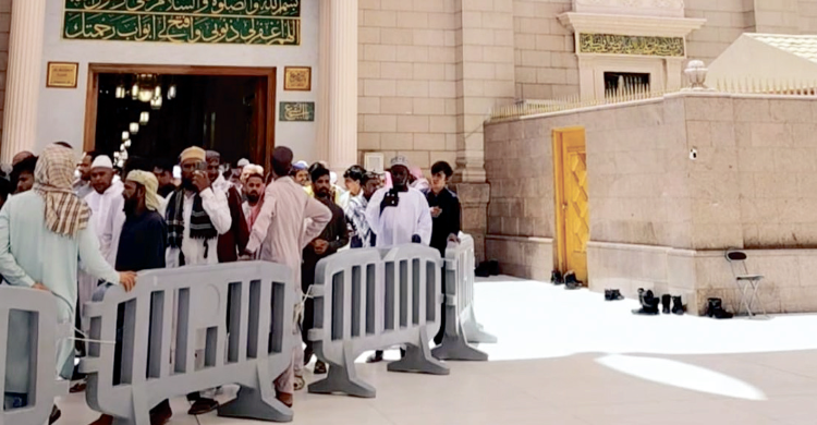 Pintu Raudah Madinah Dipenuhi Jemaah Indonesia Menuju Raudhah