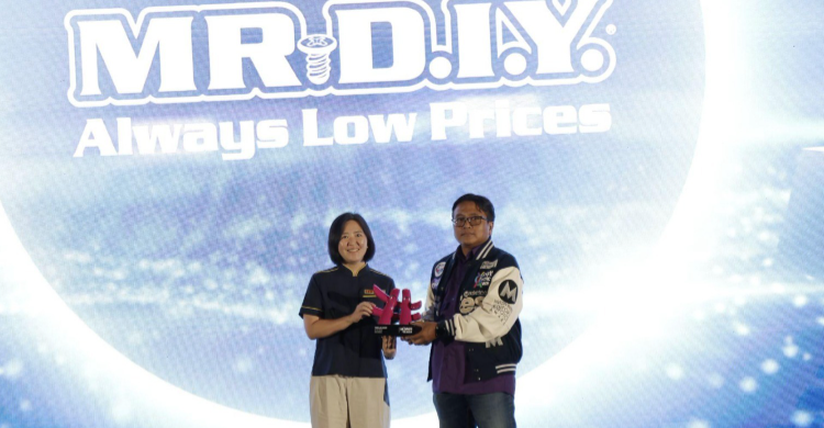 Mr Rias MR DIY Raih Penghargaan di Ajang Marketeers Digital Marketing Heroes 2024