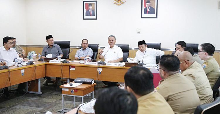 Ketua DPRD DKI Jakarta Prasetyo Edi Marsudi (tengah) saat rapat dengar pendapat dengan eksekutif DKI Jakarta. (Foto: Ist)
