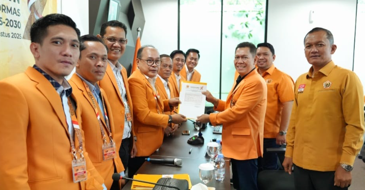 Yalangoch mushukning havaskor fotosurati Eng katta sik onlayn