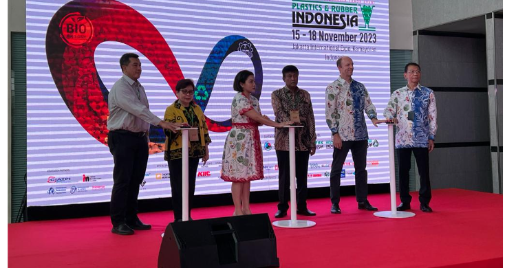 Pembukaan pameran industri mesin, pengolahan dan material plastik, dan karet internasional atau Plastics  Rubber Indonesia 2023, di JIExpo, Kemayoran, Rabu (15/11). (Foto: Istimewa)