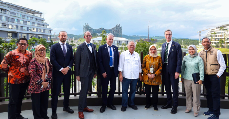 Kepala OIKN Basuki Hadimuljono Kepala Otorita Ibu Kota Nusantara (IKN), Basuki Hadimuljono, menerima kunjungan delegasi Parlemen Swedia dari kelompok persahabatan Swedia-Indonesia di Galeri UMKM, Nusantara, Kalimantan Timur, Kamis (9/1/2025). (Foto: Humas Otorita IKN)