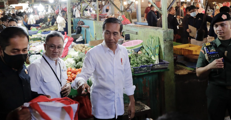 Penuhi Janji Lebih Cepat, Presiden Jokowi Ajak Mendag Zulhas Blusukan ...