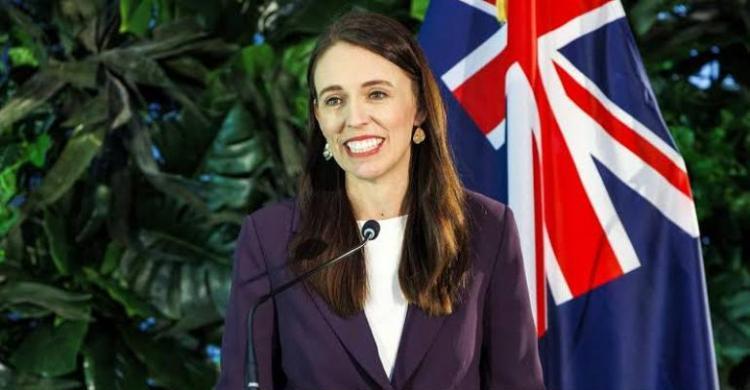 PM New Zealand Jacinda Ardern Mundur