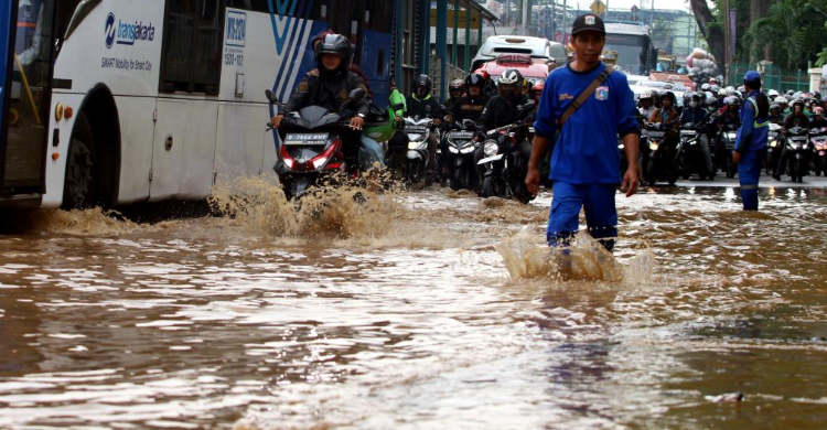 Prakiraan Cuaca Besok Di Jakarta: Hujan Turun Dari Senin Siang