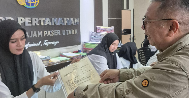 Reforma Agraria Badan Bank Tanah Dimulai, Warga PPU Terima Sertifikat Hak  Pakai