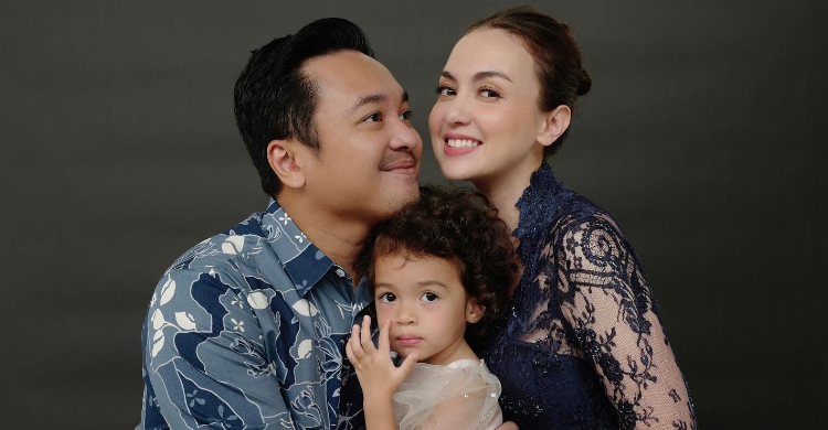 Rianti Cartwright, Gelar Pernikahan Adat