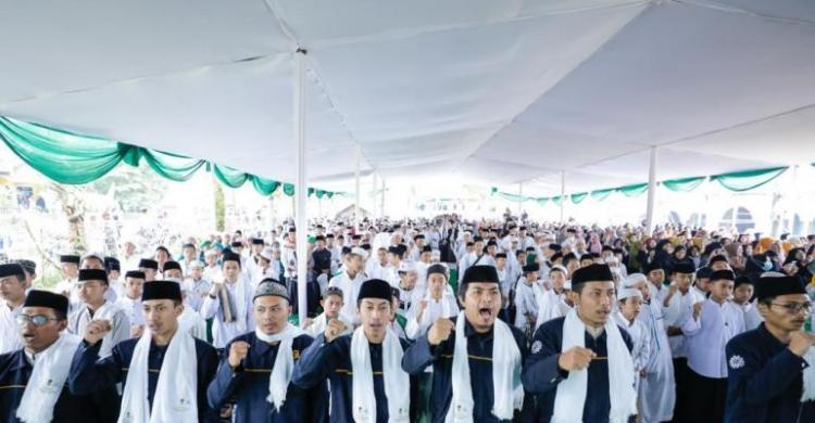 Ribuan Santri Dan Kyai Di Kabupaten Bandung Kompak Dukung Ganjar ...