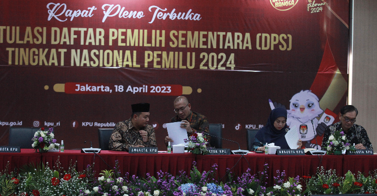 Tantangan Medsos Pemilu 2024 Awas, Buzzer Politik Sebar Konten Hoax - Hal.2