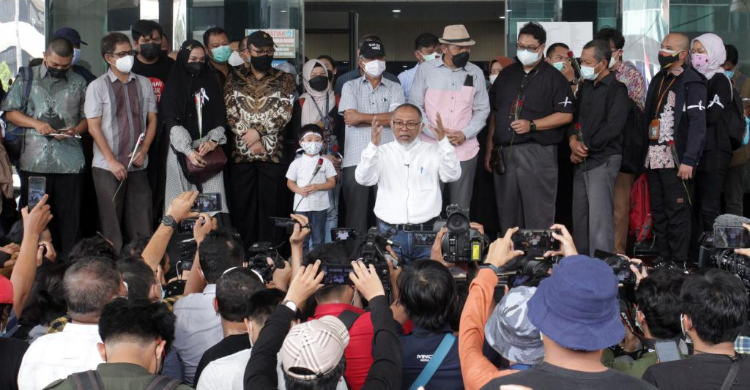 Terakhir Kerja, 57 Pegawai KPK Peluk-pelukan Banjir Air Mata Di Gedung KPK