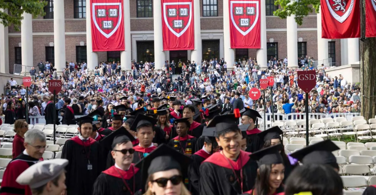 Trump Tutup Pintu Harvard University Untuk Mahasiswa Asing