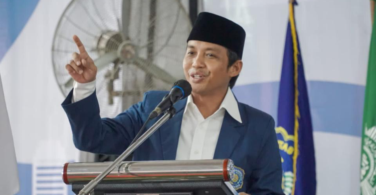 Wamen ATR BPN Raja Juli Antoni Serahkan Sertipikat Aset Muhammadiyah