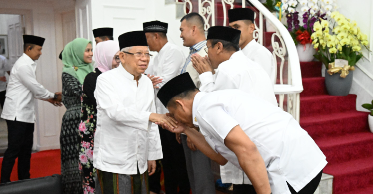 Wapres KH Maruf Amin saat menggelar tasyakuran hari ulang tahun ke-81 di kediamannya, Jalan Diponegoro, Jakarta, Senin (11/3/2024). (Foto: BPMI Setwapres)