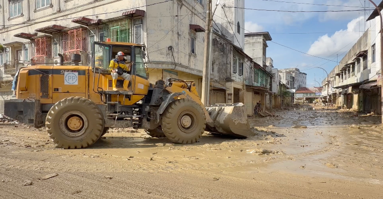 https://rm.id/images/berita/750x390/alat-berat-terus-bersihkan-jalan-kehidupan-di-aceh-tamiang-berangsur-pulih_294780.jpeg