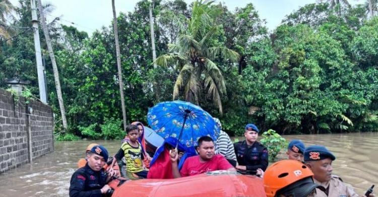 Banjir Besar di Bali dan NTT Mengakibatkan 15 Korban Jiwa Banjir Besar di Bali dan NTT Mengakibatkan 15 Korban Jiwa