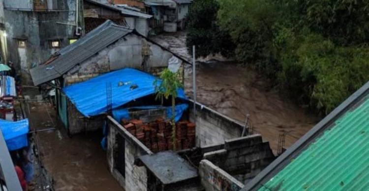 Banjir Bandang Terjang Sukabumi, Mobil Hanyut Rumah Jebol