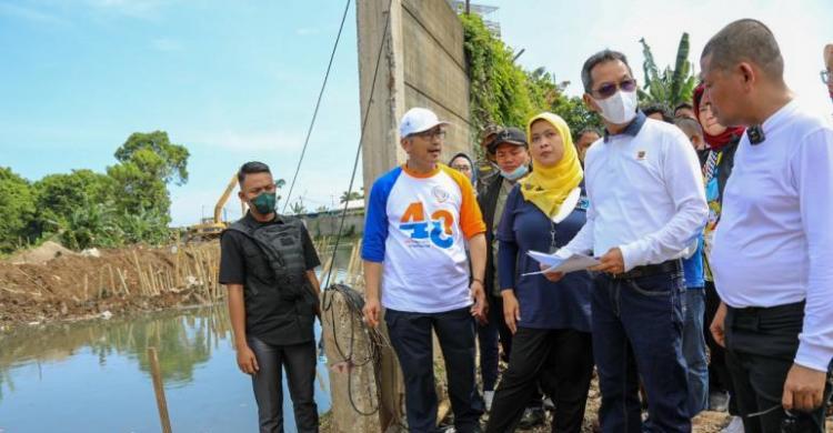 Cek Pembangunan Tanggul Dan Pompa Air Heru Minta Proyek Atasi Banjir Di ...