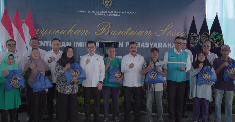 Dukung Program Utama Presiden, Kemenimipas Serahkan 5.000 Paket Bantuan Sosial untuk Pesantren Nelayan di Cilacap