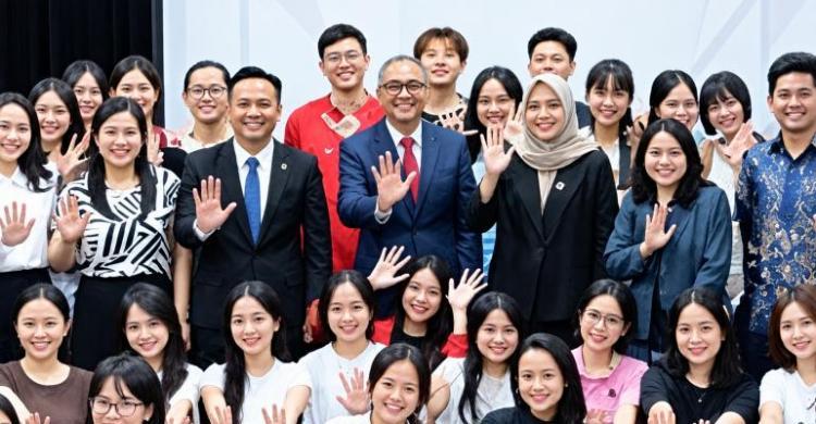 Dubes RI Untuk Vietnam Adam Tugio Buka Program BIPA di Hanoi University