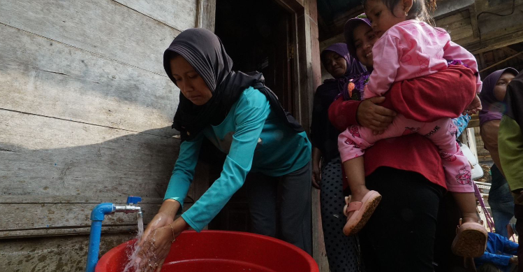 Ganjar Beri Bantuan Air Bersih Gratis Untuk Warga Kurang Mampu Di ...