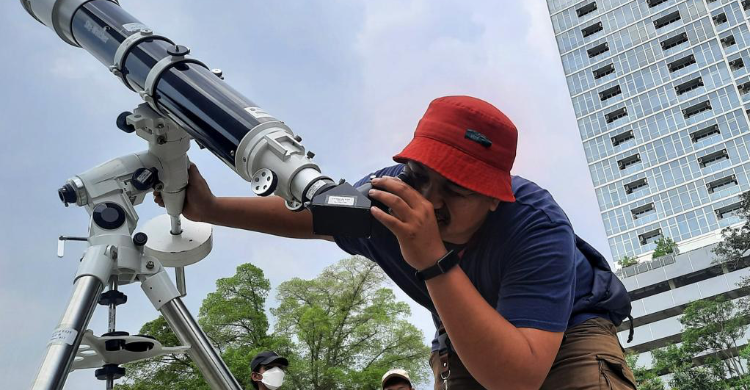 Gerhana Bulan Hari Ini Akan Terlihat Malam Ini Hingga Puncaknya pada Pukul 01:11 WIB