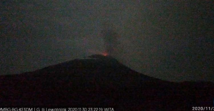 Gunung Ile Lewotolok Di Ntt Erupsi Lagi Tinggi Kolom Abu M